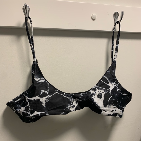 swimsuit top - Picture 2 of 7